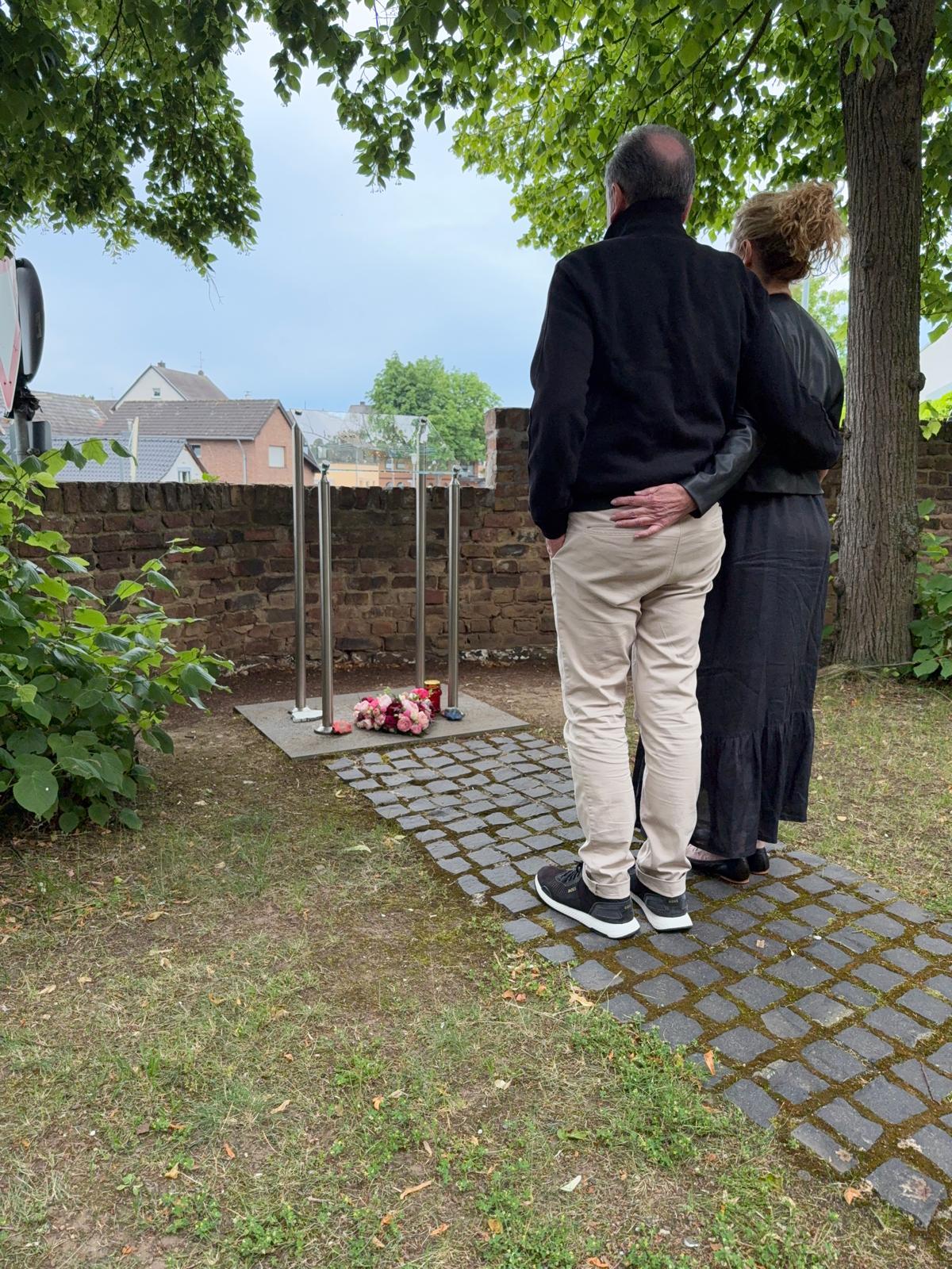 „An unsere geliebte Tochter…