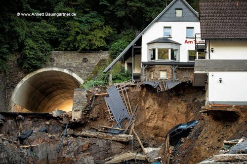 Flut-Ausstellung_Baumgartner_AmTunnel_ohneSig
