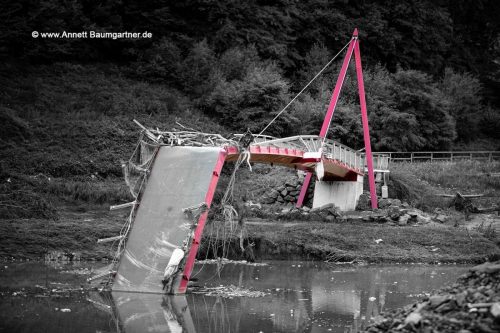 Flut-Ausstellung_Baumgartner_Bruecke1_ohneSig