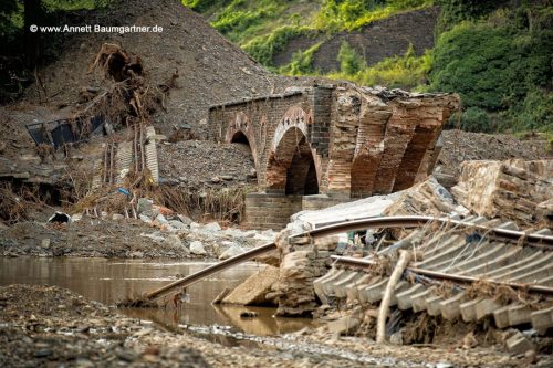 Flut-Ausstellung_Baumgartner_Truemmer_ohneSig